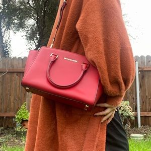 Michael Kors Red Leather Handle Bag
.
#mk#michaelkors#red#crossbody#handbag